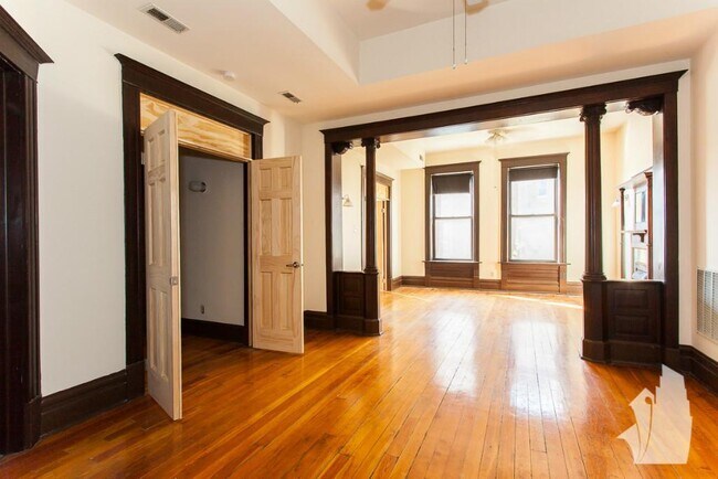 Foto del edificio - 1813 N Milwaukee Ave