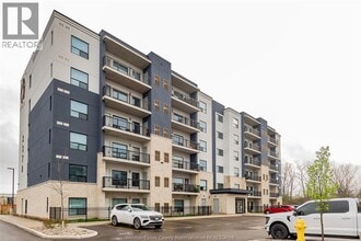 Building Photo - 3370 Stella Crescent