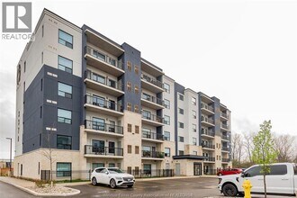 Building Photo - 3370 Stella Crescent