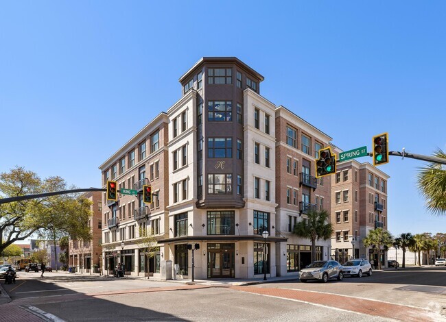 Building Photo - Hoffler Place