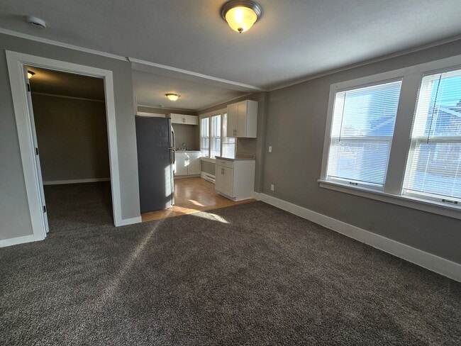 Building Photo - 503 W 5th Ave