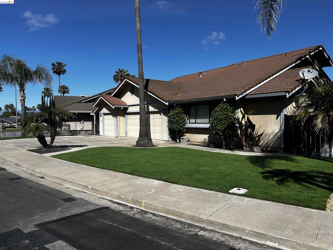 Foto del edificio - 5593 Drakes Dr