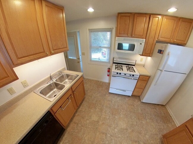 Building Photo - 135 N Bryan Ave