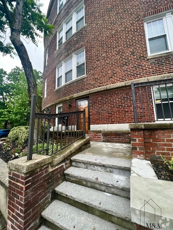 Building Photo - 576 Washington St
