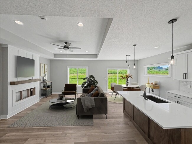 Building Photo - 2935 Lake Hill Dr