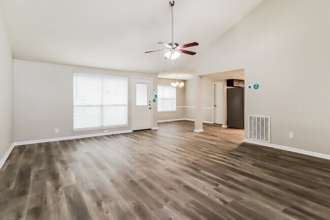 Foto del edificio - 7327 Shady Vale Ln