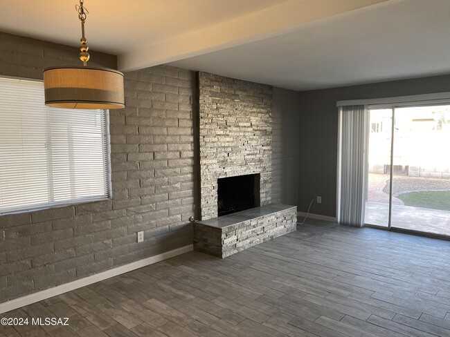 Building Photo - 520 N Gollob Rd
