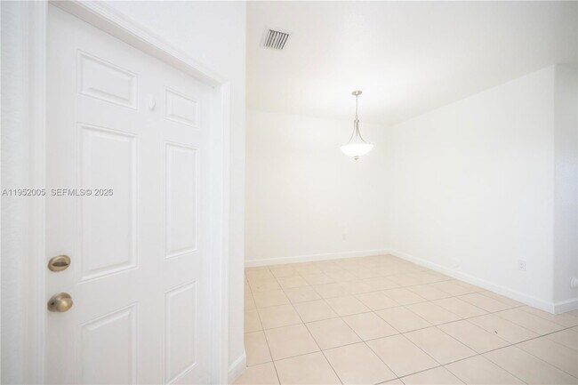 Building Photo - 2532 SE 15th Ct