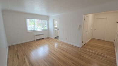 Building Photo - 1019 Rockland Ave