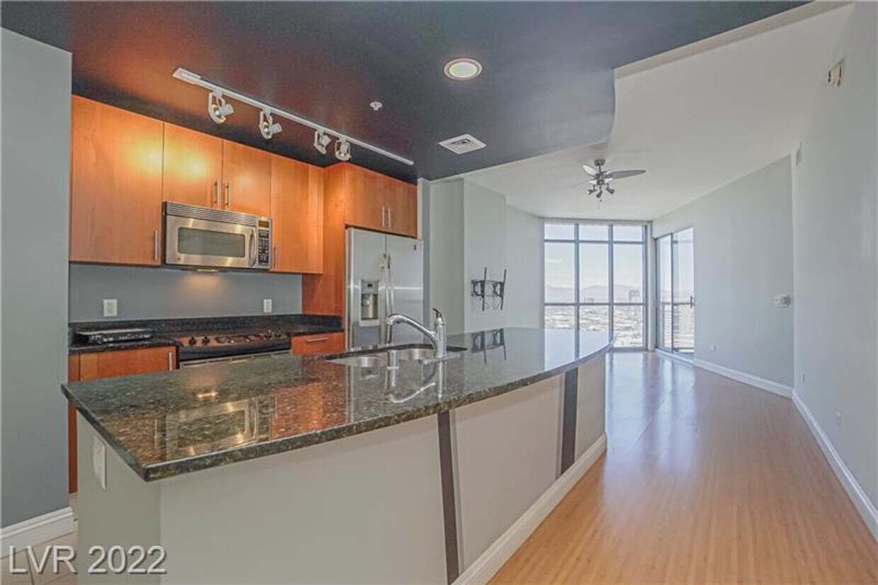 Foto principal - Luxury High-Rise Retreat with Strip Views!