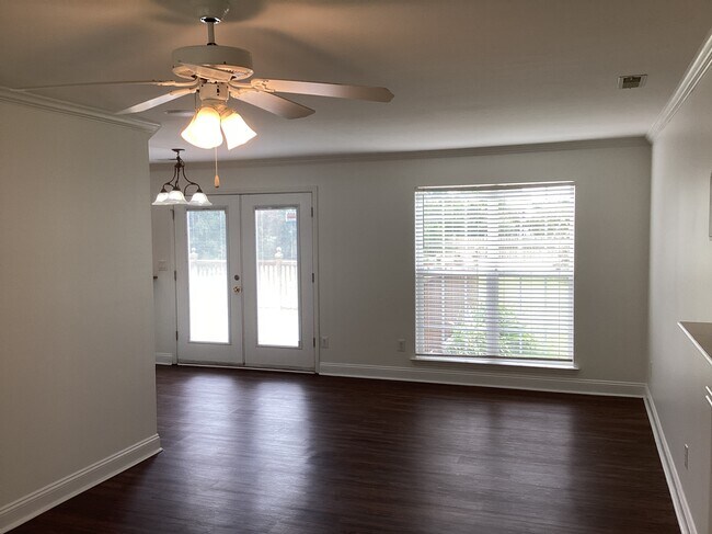 Foto del edificio - 1004 Christobal Ct