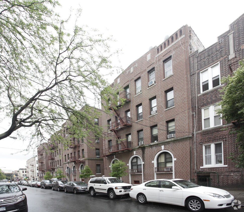 Building Photo - 1020 45th St