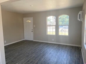 Building Photo - 701 Mcclean Ave