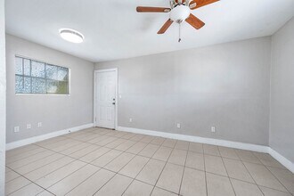 Building Photo - 1711 Fourcade St