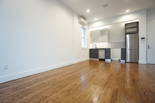 Building Photo - 141 Metropolitan Ave