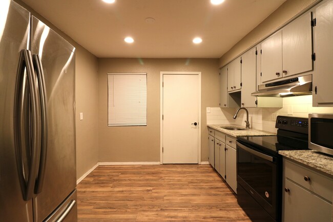Building Photo - 5222 East Windsor Avenue, Unit 1