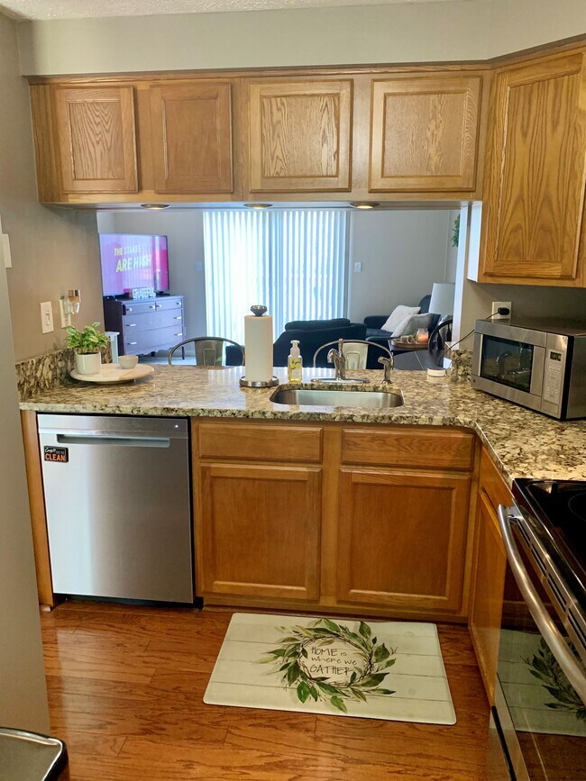 Building Photo - 222 Shadowlawn Cir