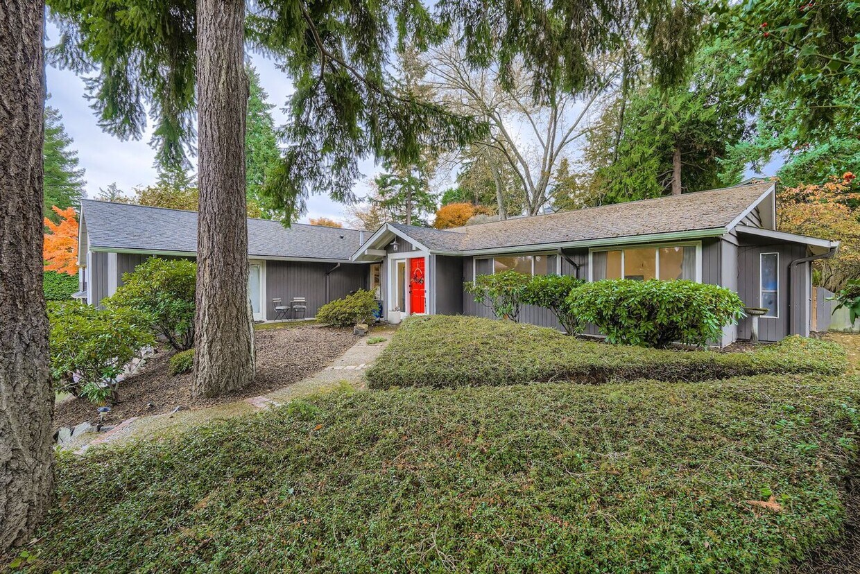 Primary Photo - Medina Home