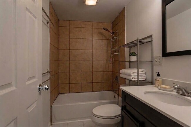 Foto del edificio - 244 Robinson St