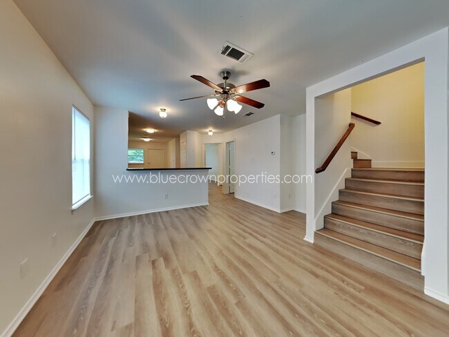 Building Photo - 814 Maples Ave