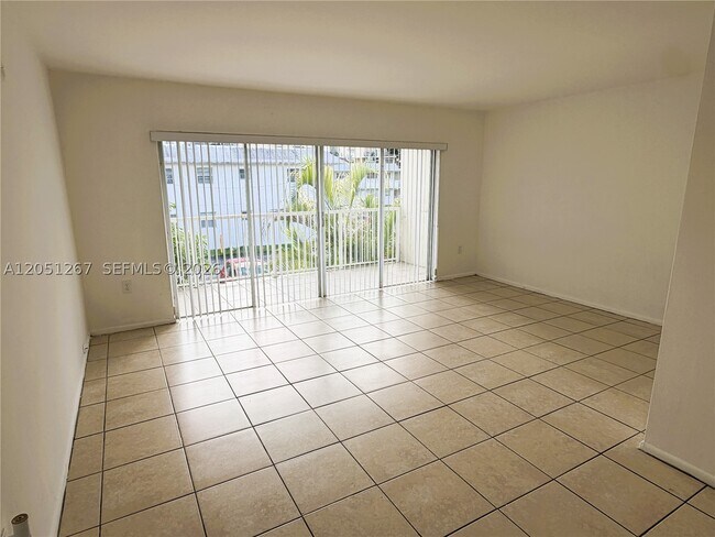 Foto del edificio - 7340 SW 82nd St