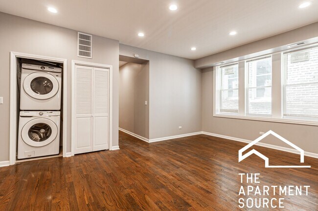 Foto del edificio - 2525 W Division St