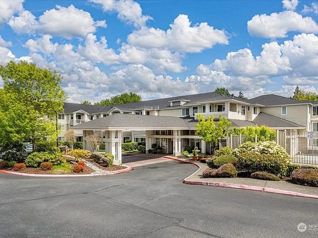 Building Photo - Luxury 2 bed 2 bath condo at Le Chateau Be...