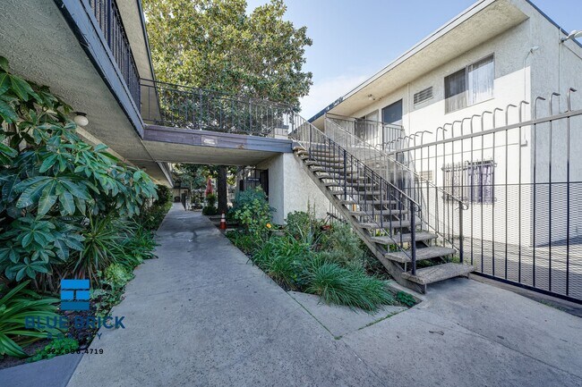 Foto del edificio - 8204 Langdon Ave