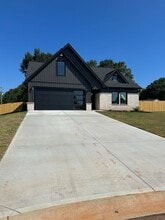 Building Photo - 2034 Meadow Glen Ct