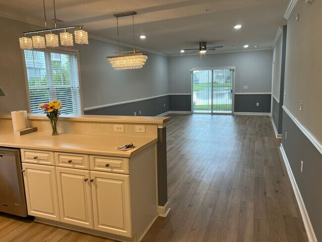 Foto del edificio - First floor, Unfurnished 3 Bedroom, 2 Bath Condo at Kiskadee Parke with Lots of Amenities!