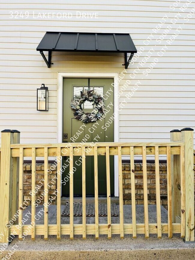 Foto del edificio - 3249 Lakeford Dr