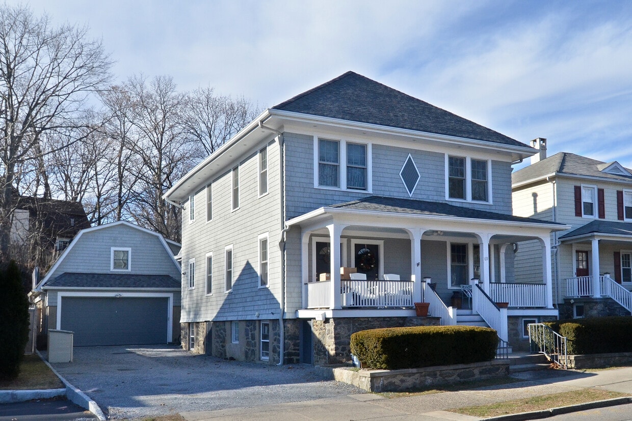 Primary Photo - 69 Murray Ave