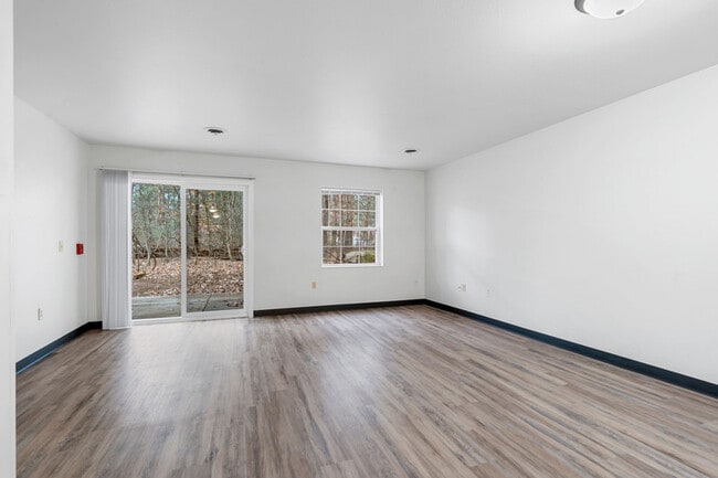 Building Photo - Sylvan Glen Apartments