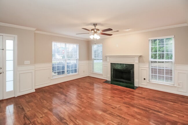 Building Photo - 9599 Rollinghills Dr