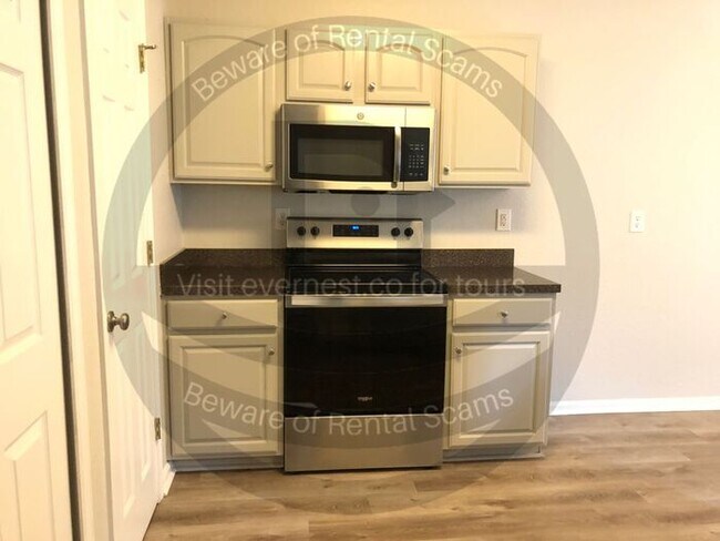 Building Photo - 4415 Ravenwood Dr