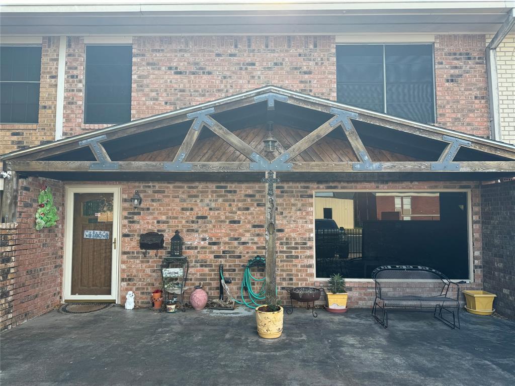 310 E Calhoun St, El Campo, TX 77437 Condo for Rent in El Campo, TX