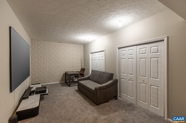 Foto del edificio - 15 Collinswood Wy