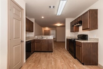 Building Photo - 5811 Kyle Cove Dr