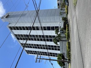 Building Photo - 1541 Dominis St