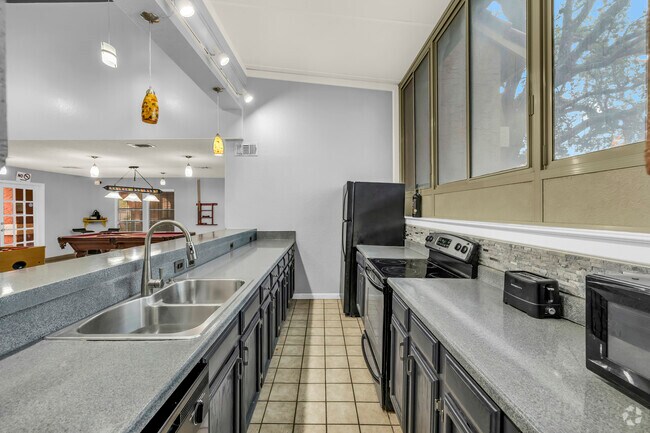 Casa club y sala de juegos - Santa Fe Condo Apartments