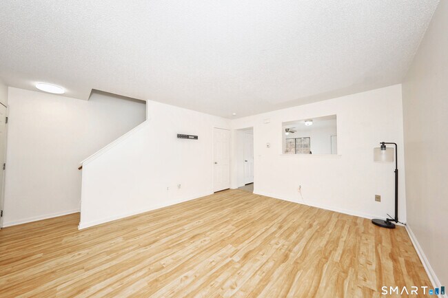 Foto del edificio - 197 Pine Hill Rd