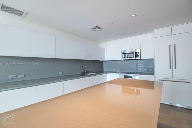 Foto del edificio - 88 SW 7th St