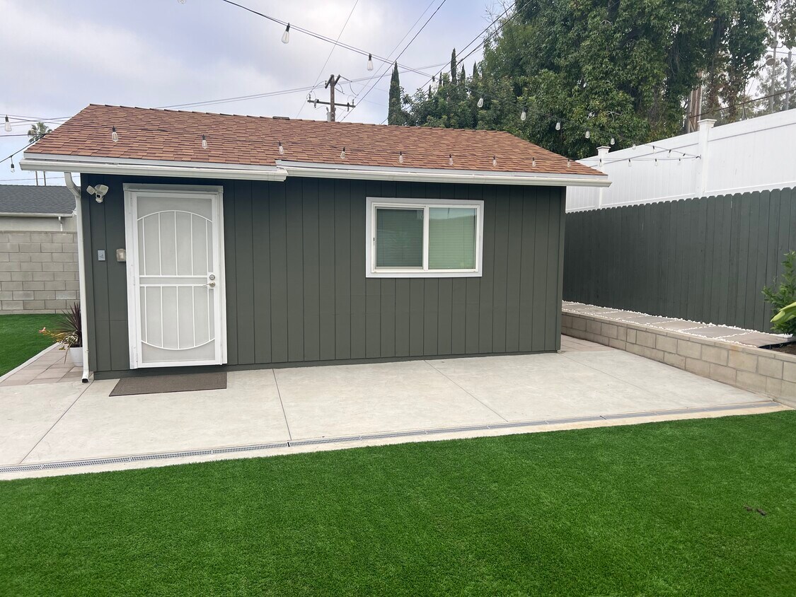 Unidad - 4862 N Mangrove Ave