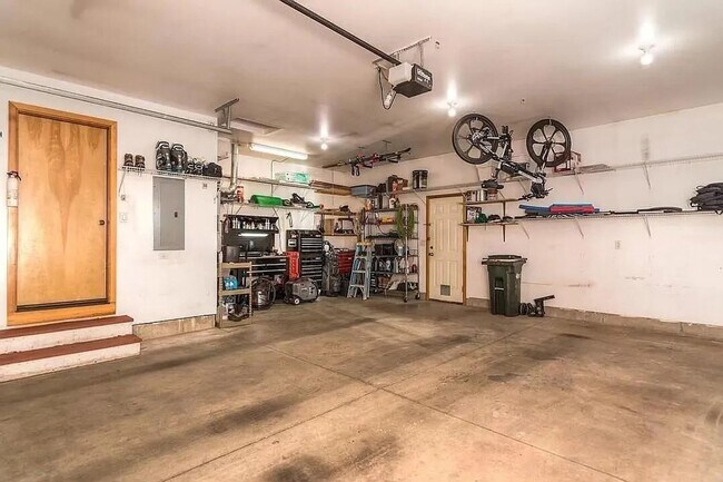 Building Photo - 16691 Oakridge Pl
