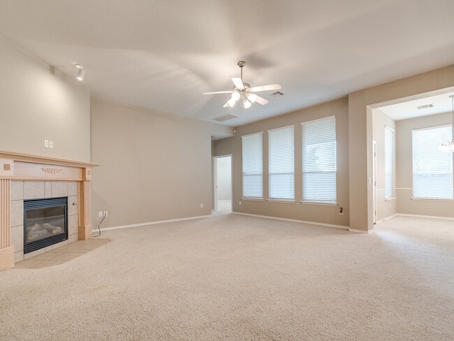 Building Photo - 4 Bedroom + Deer Creek Schools + Valencia Neighborhood