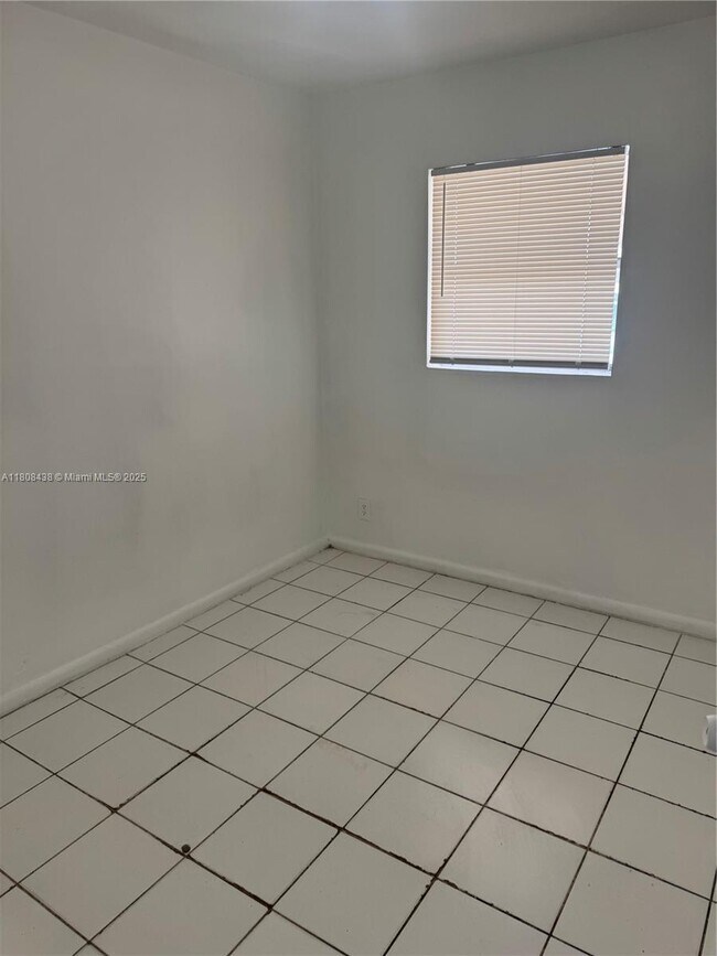 Foto del edificio - 2706 NW 15th Ct