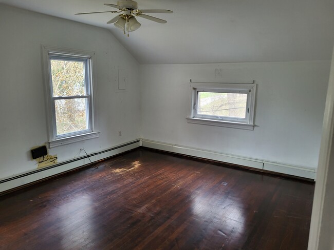 Living room - 425 Vassar Rd