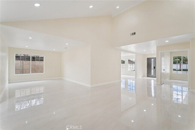 Foto del edificio - 10121 Eagle Ave