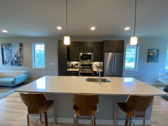 Building Photo - Gorgeous 4B/3.5B North Boulder - Available...