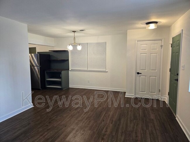 Foto del edificio - 3327 Cockatoo Rd